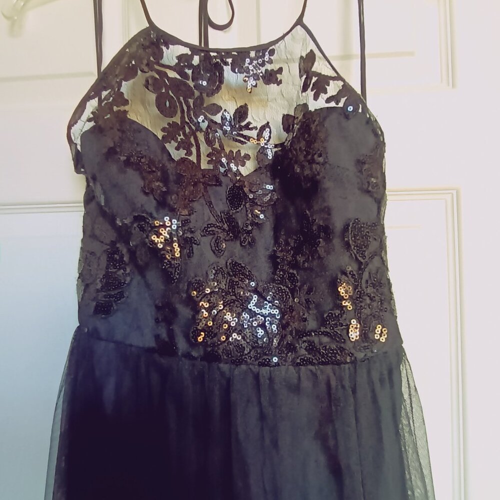 Amsale Black Halter Evening Gown / Prom / Formal / Bridesmaid  Size 6  VCG